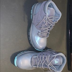 Nike boots worn twice...in really good shape ✨